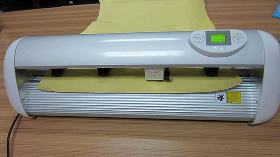 desktop vinyl cutter with laser point and contour cutting function for custom wall decals CT630H