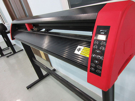 desktop vinyl cutter for diy sticker CTO330 with adobe illustrator output